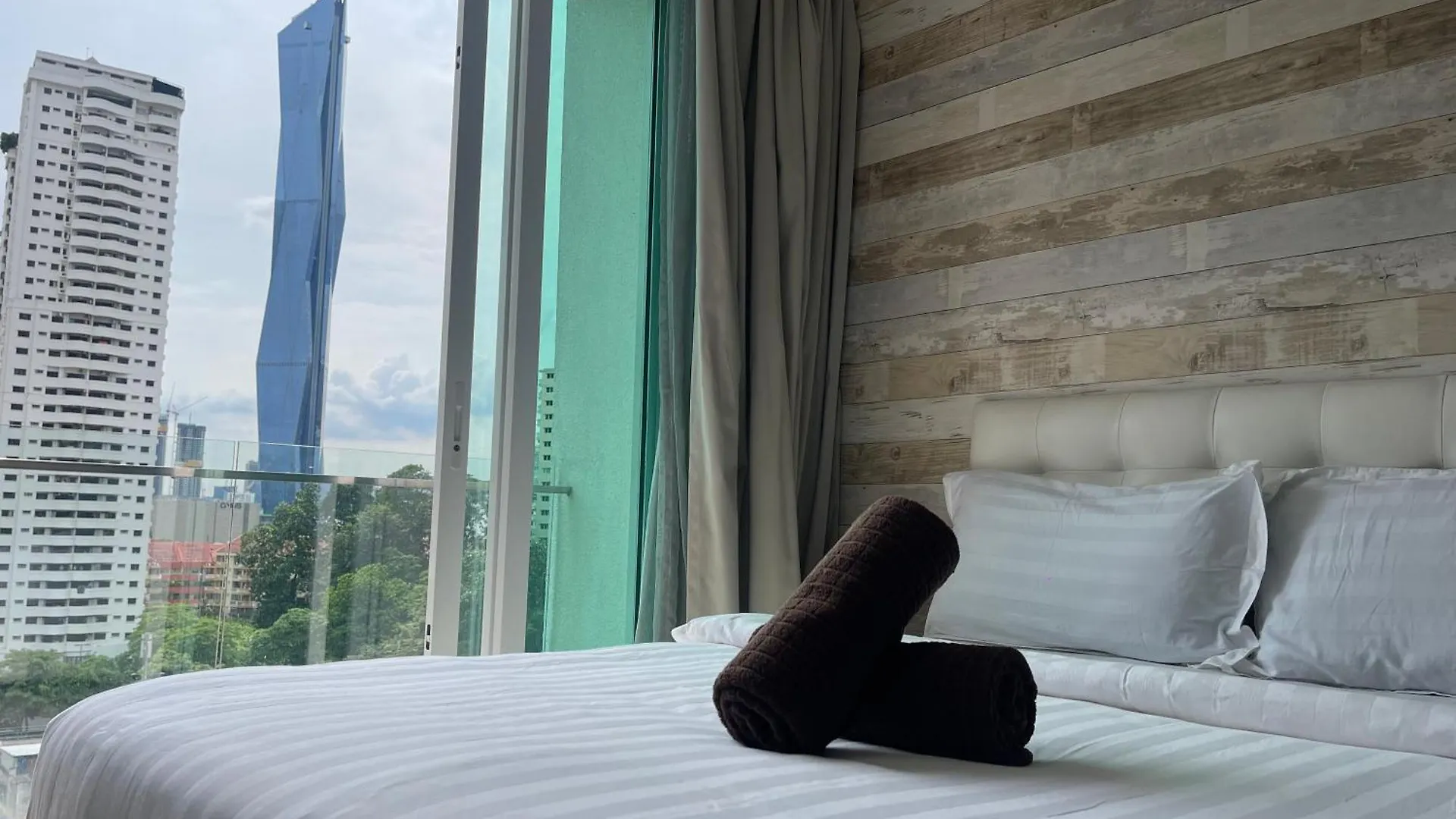 Studio Room With Balcony In One Bukit Ceylon Kuala Lumpur 0*,
