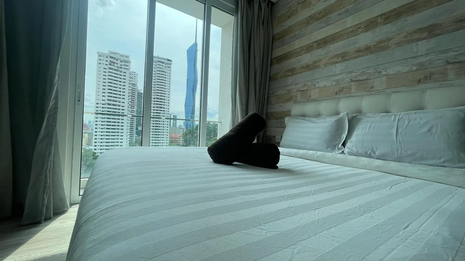 Studio Room With Balcony In One Bukit Ceylon Kuala Lumpur Apartment