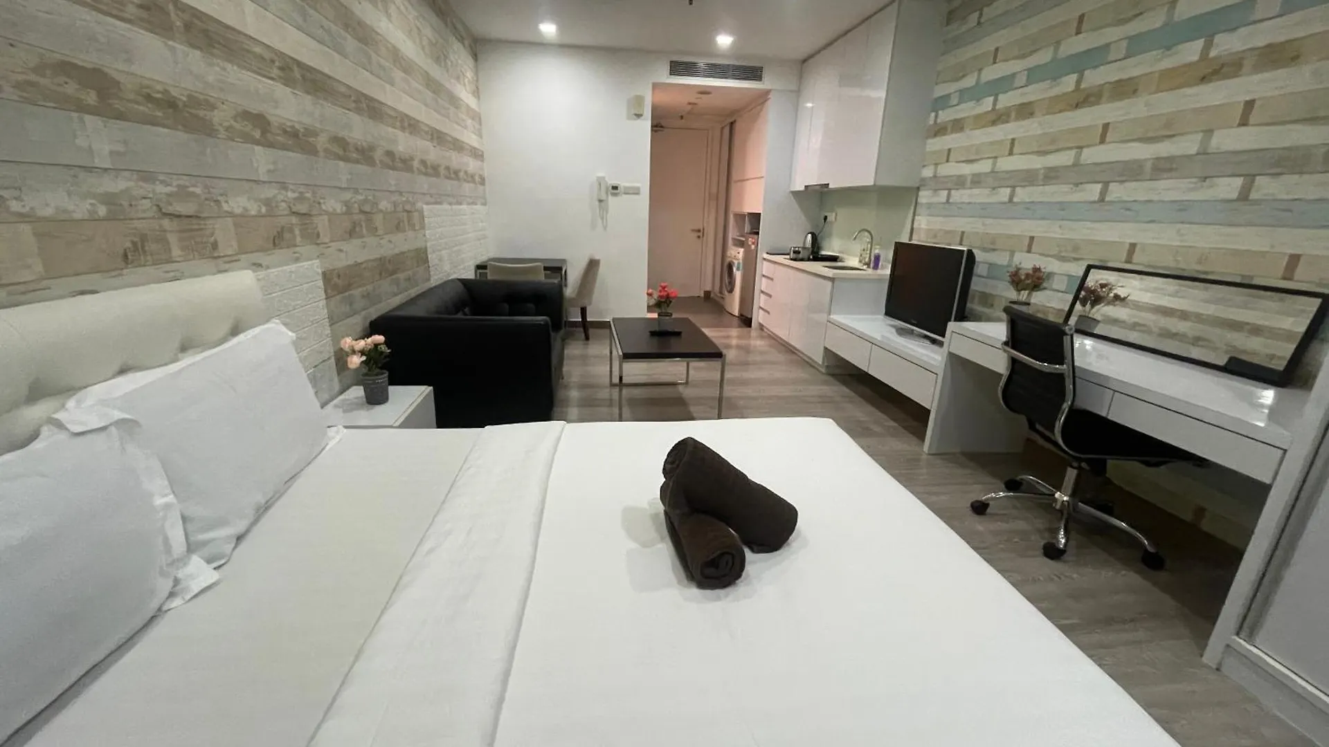 Studio Room With Balcony In One Bukit Ceylon Kuala Lumpur Apartment
