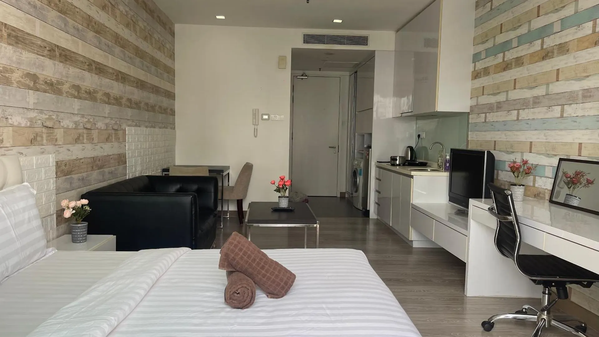 Studio Room With Balcony In One Bukit Ceylon Kuala Lumpur