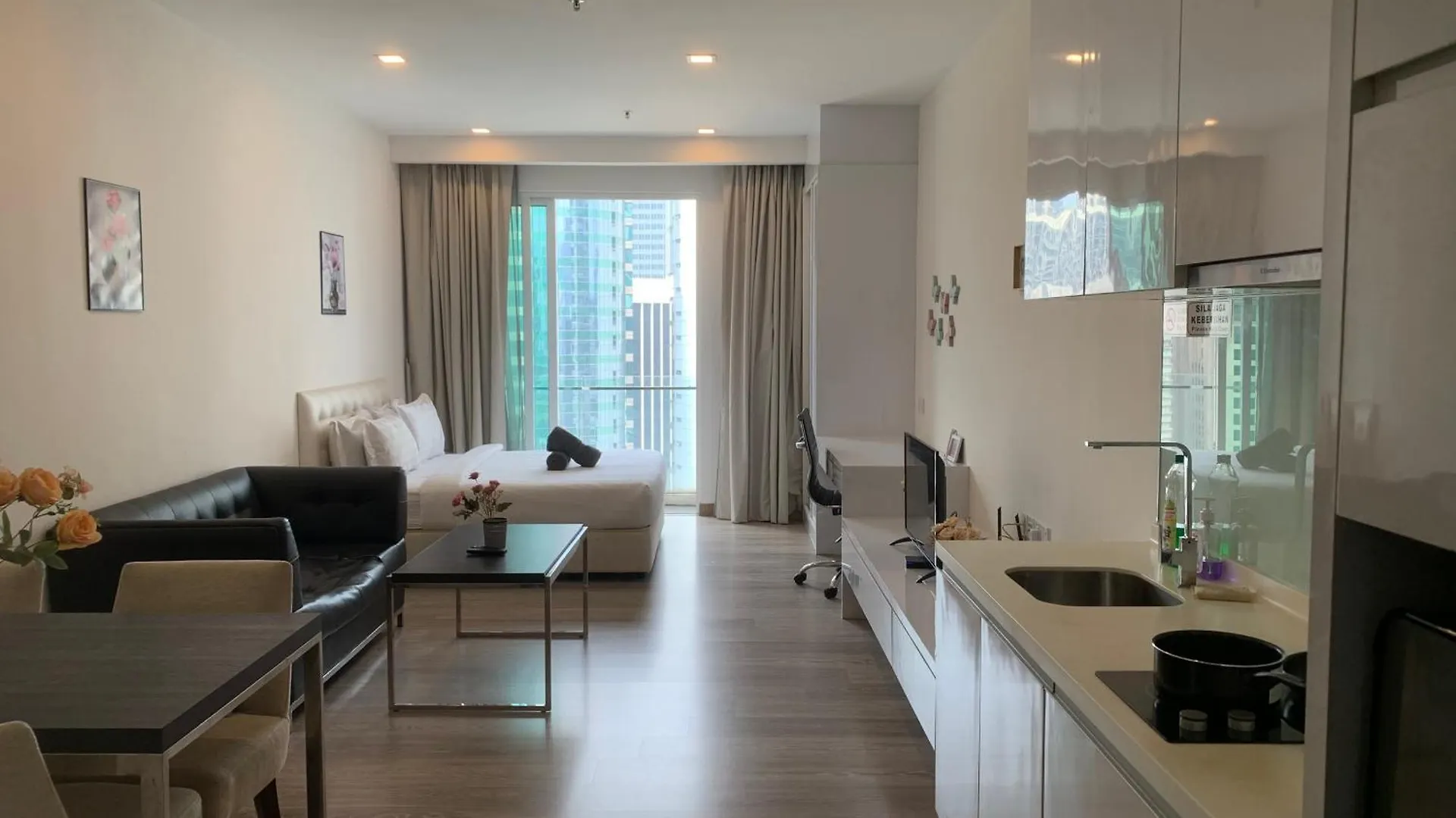 Studio Room With Balcony In One Bukit Ceylon Kuala Lumpur
